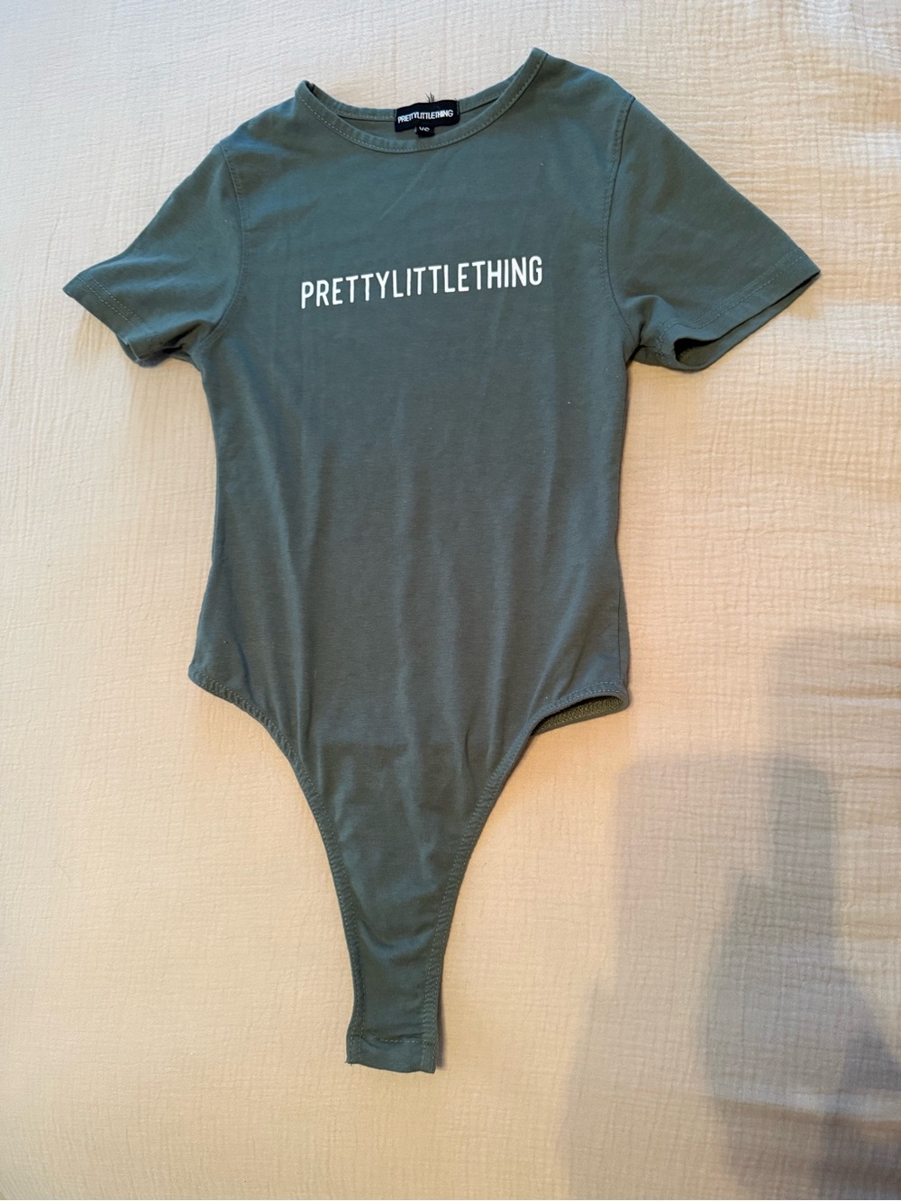 PrettyLittleThing Olive Green Logo Short Sleeve Bodysuit